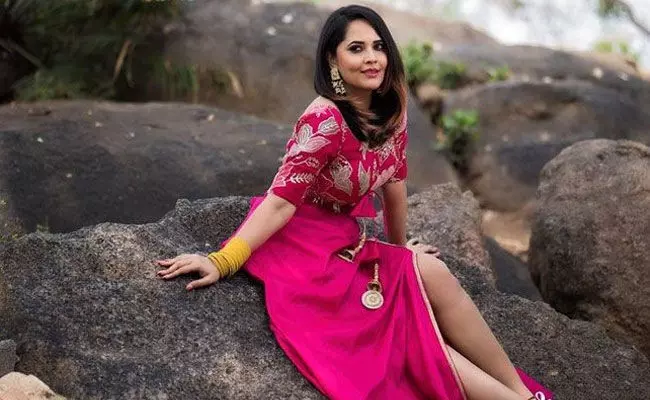 Anasuya Bharadwaj: వేశ్య పాత్రలో అనసూయ.. స్టార్ డైరెక్టర్తో సిరీస్.. Anasuya Bharadwaj: వేశ్య పాత్రలో అనసూయ.. స్టార్ డైరెక్టర్తో సిరీస్..