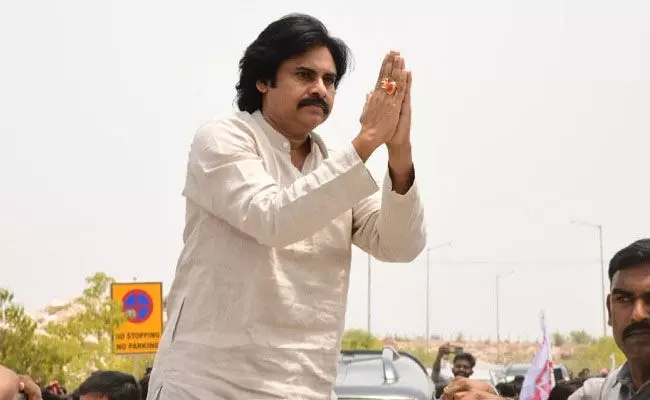 Pawan Kalyan: పవన్ ఫ్యాన్స్పై డైరెక్టర్ కామెంట్స్.. చాలా బద్ధకస్తులంటూ.. Pawan Kalyan: పవన్ ఫ్యాన్స్పై డైరెక్టర్ కామెంట్స్.. చాలా బద్ధకస్తులంటూ..