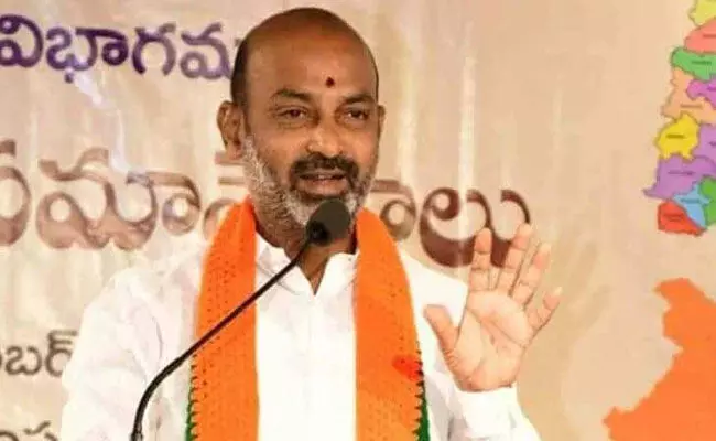 Bandi Sanjay: ప్రజల వద్ద మొహం చెల్లక కేసీఆర్ పారిపోతున్నారు: బండి సంజయ్ Bandi Sanjay: ప్రజల వద్ద మొహం చెల్లక కేసీఆర్ పారిపోతున్నారు: బండి సంజయ్