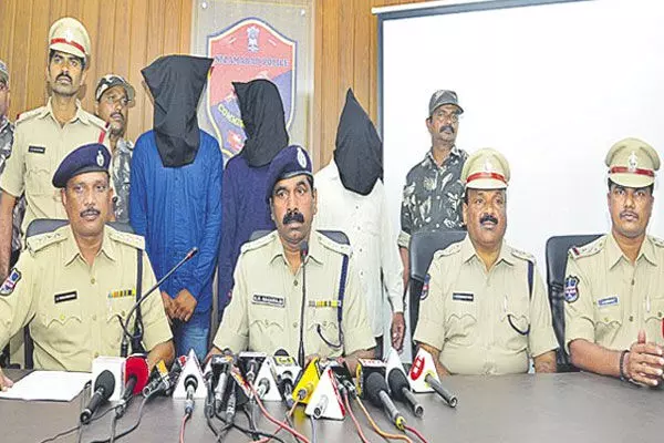 Nizamabad Terror Training : నిజామాబాద్ అడ్డాగా ఉగ్రశిక్షణ Nizamabad Terror Training : నిజామాబాద్ అడ్డాగా ఉగ్రశిక్షణ