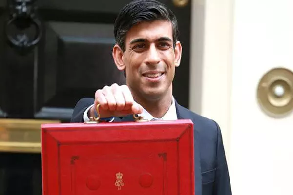 Who is Rishi Sunak : బ్రిటన్ ప్రధాని రేసులో ఉన్న రిషి సునక్ ఎవరో తెలుసా? Who is Rishi Sunak : బ్రిటన్ ప్రధాని రేసులో ఉన్న రిషి సునక్ ఎవరో తెలుసా?