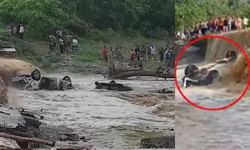 Uttarakhand Accident: నదిలోకి దూసుకెళ్లిన కారు..9 మంది మృతి..!