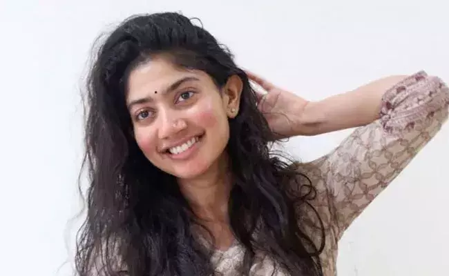 Sai Pallavi: సాయిపల్లవికి హైకోర్టులో చుక్కెదురు.. దాఖలు చేసిన పిటిషన్ రద్దు.. Sai Pallavi: సాయిపల్లవికి హైకోర్టులో చుక్కెదురు.. దాఖలు చేసిన పిటిషన్ రద్దు..