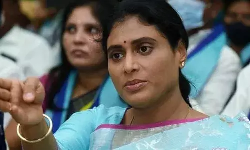 YS Sharmila : వైఎస్సార్‌కు తగిన గౌరవం ఇవ్వలేదు : వైఎస్ షర్మిల