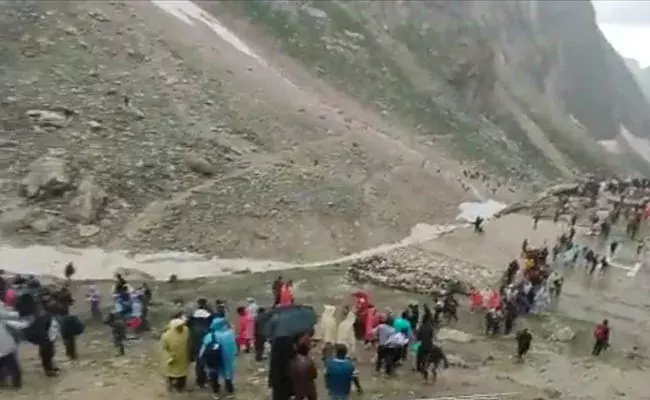 Amarnath Yatra : ఉత్తరాఖండ్లో భారీ వరదలు... చిక్కుకున్న 12వేల మంది అమర్నాథ్ యాత్రికులు Amarnath Yatra : ఉత్తరాఖండ్లో భారీ వరదలు... చిక్కుకున్న 12వేల మంది అమర్నాథ్ యాత్రికులు