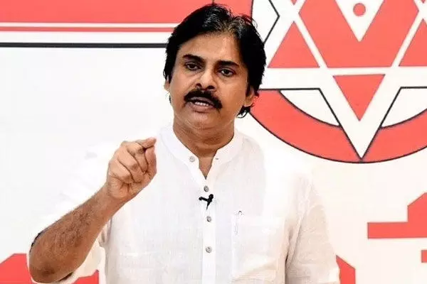 Pawan Kalyan: నవరత్నాల అమలులో ఎన్నో మోసాలున్నాయి : జనసేనాని Pawan Kalyan: నవరత్నాల అమలులో ఎన్నో మోసాలున్నాయి : జనసేనాని