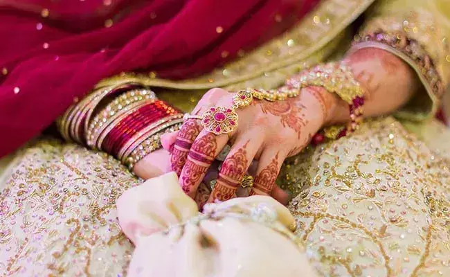 Lucknow: నల్లగా ఉన్నాడు నచ్చలేదు.. పీటల మీద నుంచి లేచి వెళ్లి పోయిన పెళ్లికూతురు
