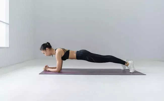 Health : డెస్క్ జాబ్ చేస్తున్నారా.. ఐతే ఈ వ్యాయామాలు మీకోసమే.. Health : డెస్క్ జాబ్ చేస్తున్నారా.. ఐతే ఈ వ్యాయామాలు మీకోసమే..