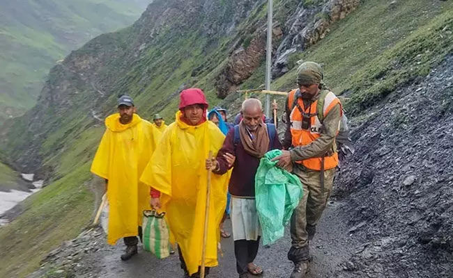 Amarnath Cave Floods : 40 మంది గల్లంతు.. ఇంకా లభించని ఆచూకీ.. Amarnath Cave Floods : 40 మంది గల్లంతు.. ఇంకా లభించని ఆచూకీ..