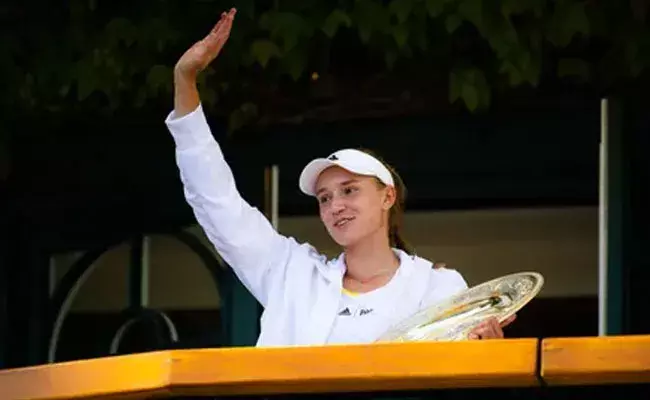 Wimbledon 2022: వింబుల్డన్లో సరికొత్త సంచలనం.. తొలిసారి టైటిల్ గెలిచిన కజకిస్థాన్ క్రీడాకారిణి.. Wimbledon 2022: వింబుల్డన్లో సరికొత్త సంచలనం.. తొలిసారి టైటిల్ గెలిచిన కజకిస్థాన్ క్రీడాకారిణి..