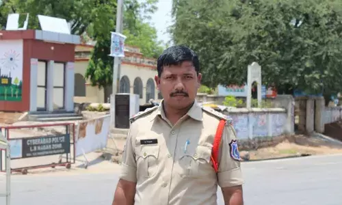 Nalgonda: ఎస్ఐపై లైంగిక వేధింపుల ఆరోపణలు.. నమ్మించి మోసం చేశాడంటూ.. Nalgonda: ఎస్ఐపై లైంగిక వేధింపుల ఆరోపణలు.. నమ్మించి మోసం చేశాడంటూ..