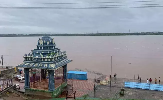 Bhadradri Godavari : భద్రాద్రిలో ఉగ్రరూపం దాల్చిన గోదారమ్మ