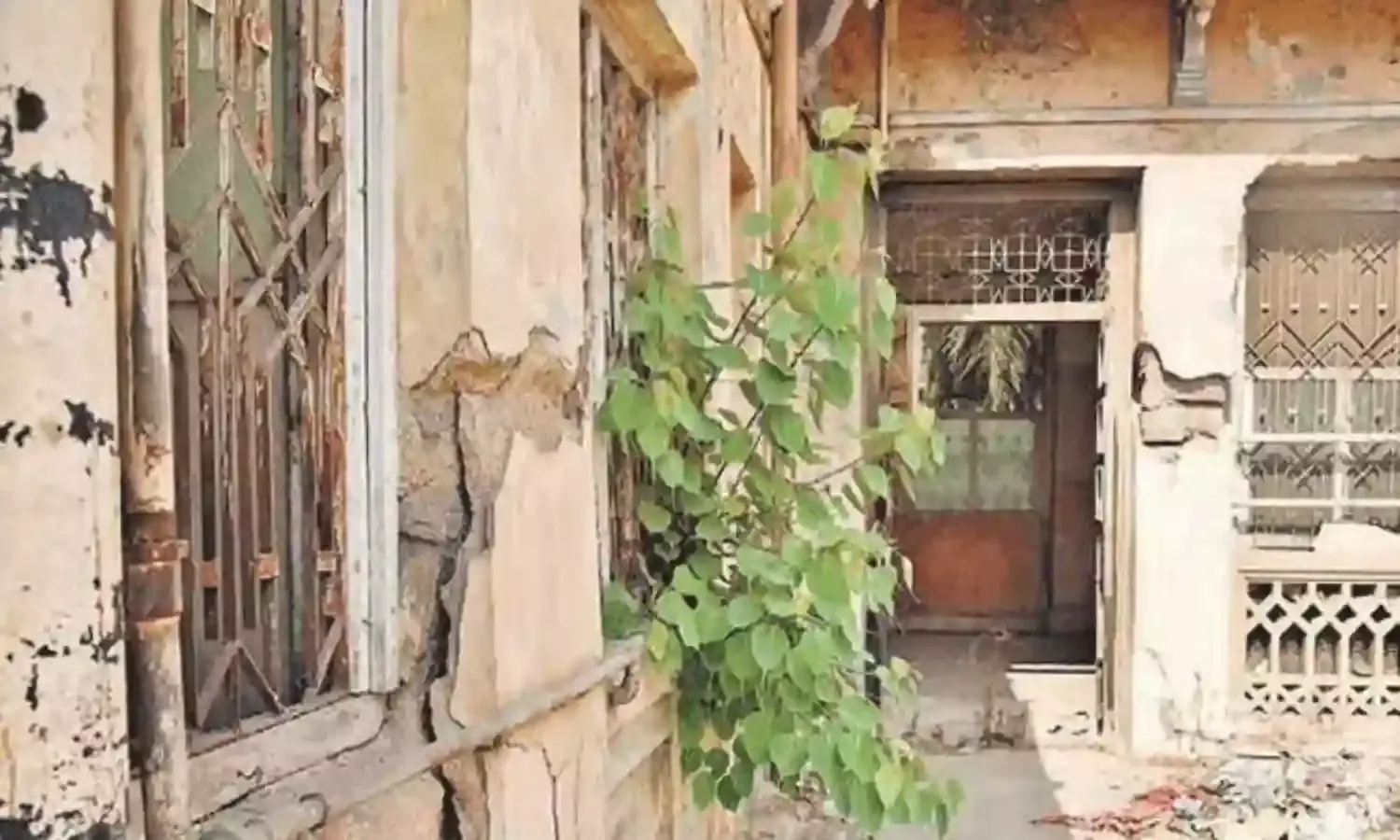 Osmania Hospital : వర్షం పడినప్పుడల్లా అవే సమస్యలు.. తృటిలో తప్పిన ప్రమాదం..