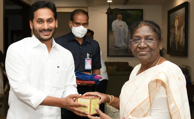 YCP : ద్రౌపది ముర్మును రాష్ట్రపతిగా ఎన్నుకోవాల్సిన అవసరం ఉంది : జగన్