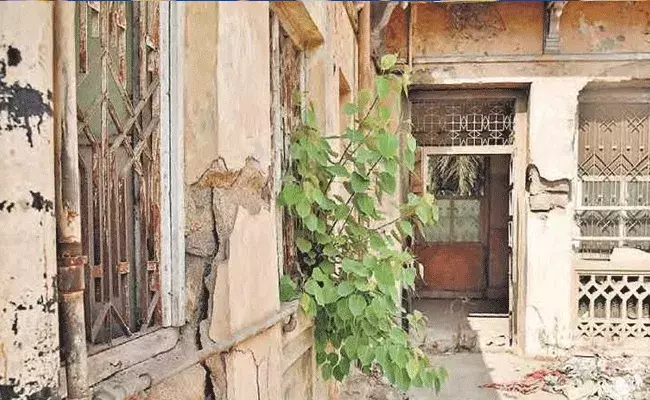 Osmania Hospital : వర్షం పడినప్పుడల్లా అవే సమస్యలు.. తృటిలో తప్పిన ప్రమాదం..