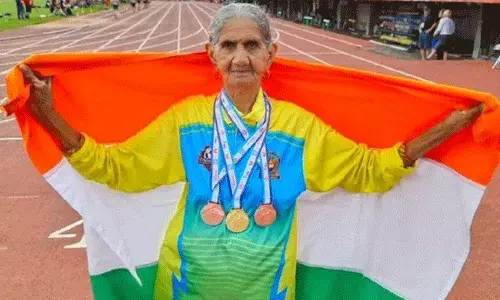 Bhagwani Devi Dagar : భారత్కు బంగారు పతకాన్ని సాధించిపెట్టిన 94ఏళ్ల బామ్మ.. Bhagwani Devi Dagar : భారత్కు బంగారు పతకాన్ని సాధించిపెట్టిన 94ఏళ్ల బామ్మ..