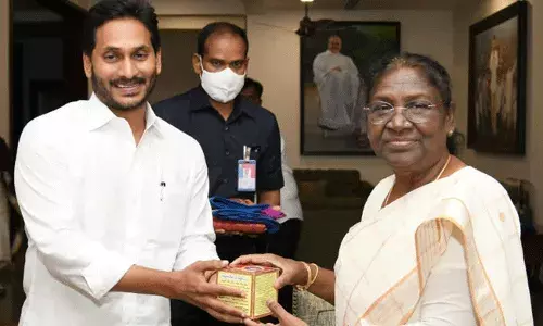 YCP : ద్రౌపది ముర్మును రాష్ట్రపతిగా ఎన్నుకోవాల్సిన అవసరం ఉంది : జగన్ YCP : ద్రౌపది ముర్మును రాష్ట్రపతిగా ఎన్నుకోవాల్సిన అవసరం ఉంది : జగన్