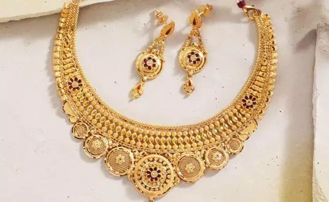 Gold and Silver Rates Today : తగ్గిన బంగారం, వెండి ధరలు.. ఈ రోజు మార్కెట్లో ఈ విధంగా..