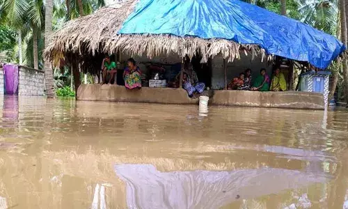 West Godavari: పశ్చిమగోదావరి జిల్లాలో వరద బీభత్సం.. మునిగిన లంక గ్రామాలు