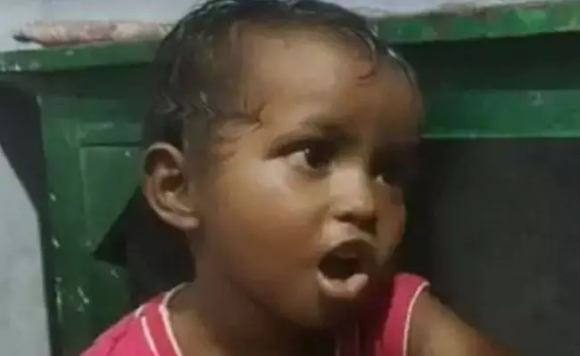 Crime News: కన్నతల్లి కర్కశత్వం.. మూడేళ్ల బిడ్డని బతికుండగానే పాతిపెట్టి.. Crime News: కన్నతల్లి కర్కశత్వం.. మూడేళ్ల బిడ్డని బతికుండగానే పాతిపెట్టి..