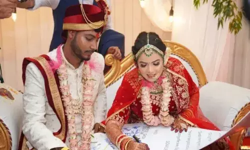 Video Viral: 15 రోజులకు ఒకసారి షాపింగ్.. నెల రోజులకు ఒకసారి పిజ్జా: ఒప్పందంపై సంతకం చేసిన కొత్త జంట Video Viral: 15 రోజులకు ఒకసారి షాపింగ్.. నెల రోజులకు ఒకసారి పిజ్జా: ఒప్పందంపై సంతకం చేసిన కొత్త జంట