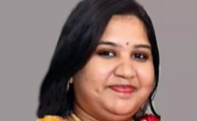 Crime News: ట్యాక్సీ డ్రైవర్తో ప్రేమ, పెళ్లి.. టెకీ ఆత్మహత్య.. Crime News: ట్యాక్సీ డ్రైవర్తో ప్రేమ, పెళ్లి.. టెకీ ఆత్మహత్య..