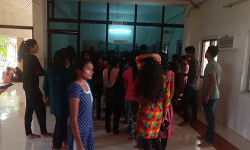 Basara IIIT: ఎగ్ కర్రీతో ఫుడ్ పాయిజన్.. 1200 మంది విద్యార్థులకు వాంతులు.. Basara IIIT: ఎగ్ కర్రీతో ఫుడ్ పాయిజన్.. 1200 మంది విద్యార్థులకు వాంతులు..