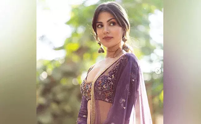 Rhea Chakraborty: సుశాంత్ సోదరి వ్యాఖ్యలపై రియా చక్రవర్తి ఇన్డైరెక్ట్ కౌంటర్.. Rhea Chakraborty: సుశాంత్ సోదరి వ్యాఖ్యలపై రియా చక్రవర్తి ఇన్డైరెక్ట్ కౌంటర్..