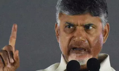 Chandra Babu : విద్యా నిధి స్కీమ్‌లో అంబేడ్కర్ పేరును తీసేయడమేంటి : చంద్రబాబు