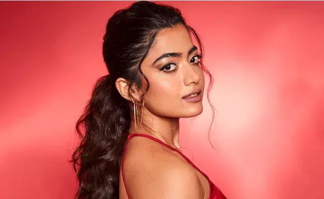 Rashmika Mandanna: రష్మికకు మరో బంపర్ ఆఫర్.. సీనియర్ హీరోతో సినిమా.. Rashmika Mandanna: రష్మికకు మరో బంపర్ ఆఫర్.. సీనియర్ హీరోతో సినిమా..