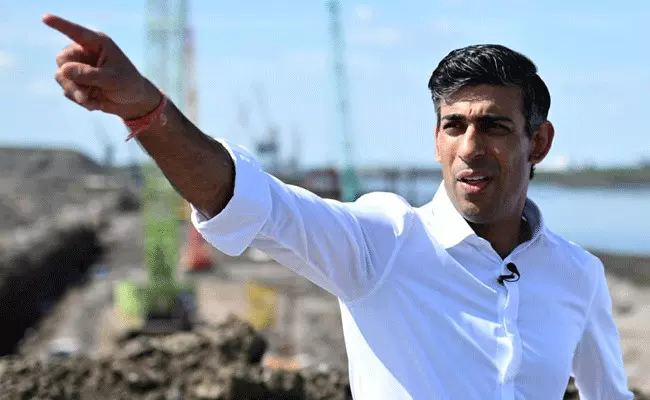 Rishi Sunak : మెజారిటీ సపోర్ట్తో దుసుకెళ్లిపోతున్న రిషి.. Rishi Sunak : మెజారిటీ సపోర్ట్తో దుసుకెళ్లిపోతున్న రిషి..