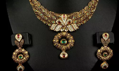Gold and Silver Rates Today : స్వల్పంగా పెరిగిన బంగారం.. తగ్గిన వెండి ధరలు