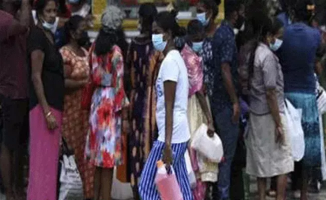 Sri Lanka: శ్రీలంకలో సంక్షోభం.. సెక్స్ వర్కర్లుగా మారుతున్న మహిళలు.. Sri Lanka: శ్రీలంకలో సంక్షోభం.. సెక్స్ వర్కర్లుగా మారుతున్న మహిళలు..