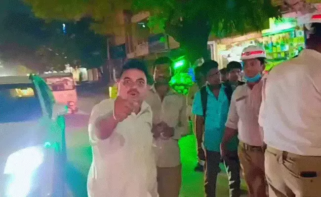 Hyderabad : ప్యాంట్ విప్పేసి మందుబాబు హల్చల్ Hyderabad : ప్యాంట్ విప్పేసి మందుబాబు హల్చల్