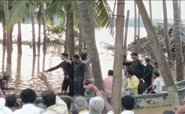 Chandrababu: చంద్రబాబుకు తప్పిన ప్రమాదం.. బోటులో వెళ్తుండగా.. Chandrababu: చంద్రబాబుకు తప్పిన ప్రమాదం.. బోటులో వెళ్తుండగా..