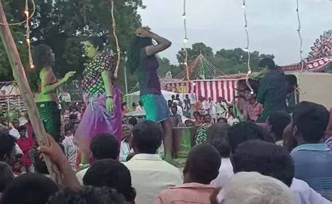 Nellore: తిరునాళ్లలో అశ్లీల నృత్యాలు.. మహిళలతో నగ్నంగా..