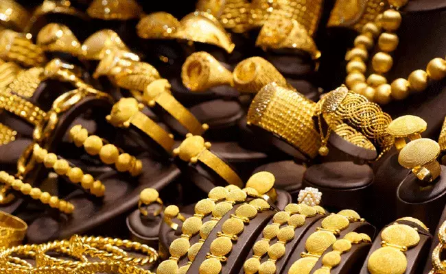 Gold and Silver Rates Today: మళ్లీ పెరుగుదల వైపు బంగారం, వెండి ధరలు.. Gold and Silver Rates Today: మళ్లీ పెరుగుదల వైపు బంగారం, వెండి ధరలు..