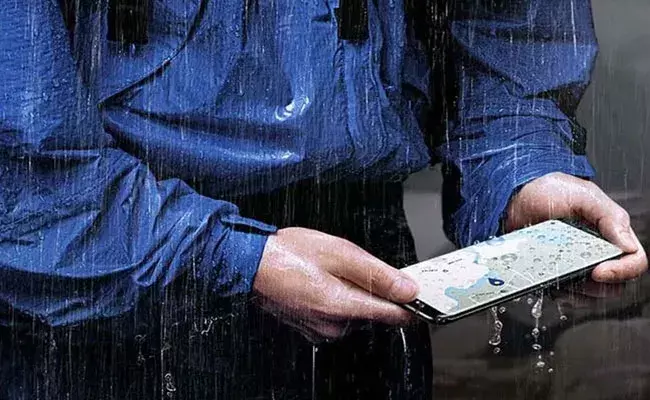 Phone Tips in Rainy Season: తడిచిన ఫోన్కి ఛార్జింగ్.. చాలా డేంజర్ సుమా! Phone Tips in Rainy Season: తడిచిన ఫోన్కి ఛార్జింగ్.. చాలా డేంజర్ సుమా!