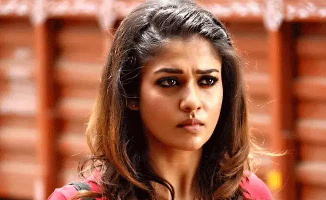 Nayanthara: నయనతారను తక్కువ చేస్తూ డైరెక్టర్ వ్యాఖ్యలు.. ఫైర్ అవుతున్న ఫ్యాన్స్.. Nayanthara: నయనతారను తక్కువ చేస్తూ డైరెక్టర్ వ్యాఖ్యలు.. ఫైర్ అవుతున్న ఫ్యాన్స్..