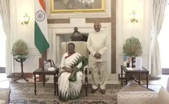 Draupadi Murmu : రాష్ట్రపతి భవన్లో అడుగుపెట్టిన ద్రౌపది ముర్ము Draupadi Murmu : రాష్ట్రపతి భవన్లో అడుగుపెట్టిన ద్రౌపది ముర్ము