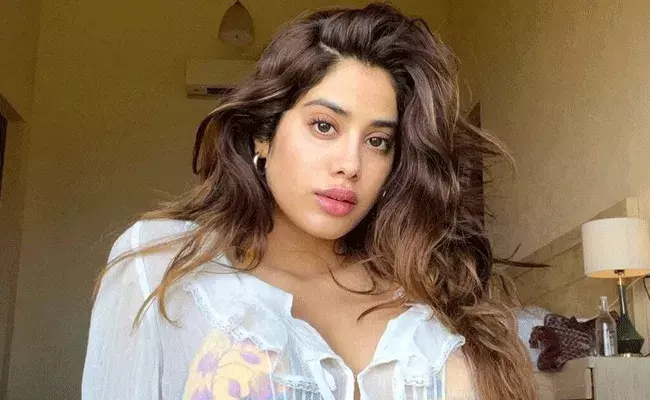 Janhvi Kapoor : అందులో నేను వీక్ అన్న జాన్వి.. మండిపడుతున్న నెటిజన్లు.. Janhvi Kapoor : అందులో నేను వీక్ అన్న జాన్వి.. మండిపడుతున్న నెటిజన్లు..