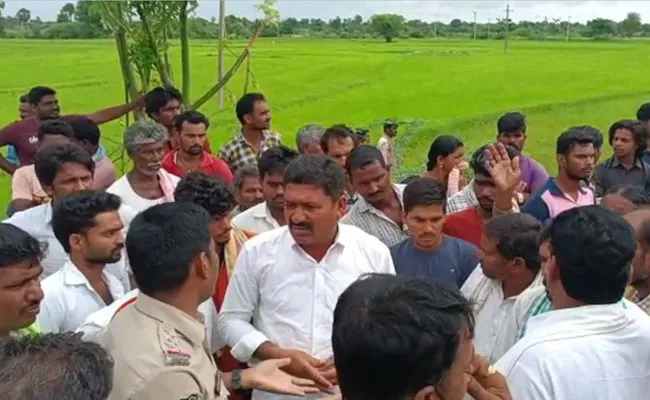Crime News: అనుమానంతో భార్యను చంపిన భర్త.. తండాలో ఉద్రిక్తత Crime News: అనుమానంతో భార్యను చంపిన భర్త.. తండాలో ఉద్రిక్తత