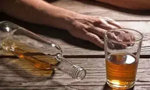 Gujarath: కల్తీ మద్యం తాగి 21 మంది మృతి.. మరికొంత మంది పరిస్థితి విషమం Gujarath: కల్తీ మద్యం తాగి 21 మంది మృతి.. మరికొంత మంది పరిస్థితి విషమం
