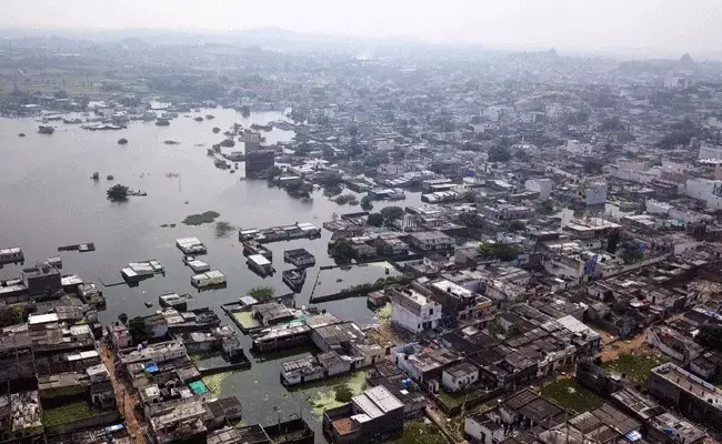 Hyderabad Rains : డేంజర్ జోన్‌లో హైదరాబాద్.. నగరాన్ని ఇవి ముంచెత్తనున్నాయా..?