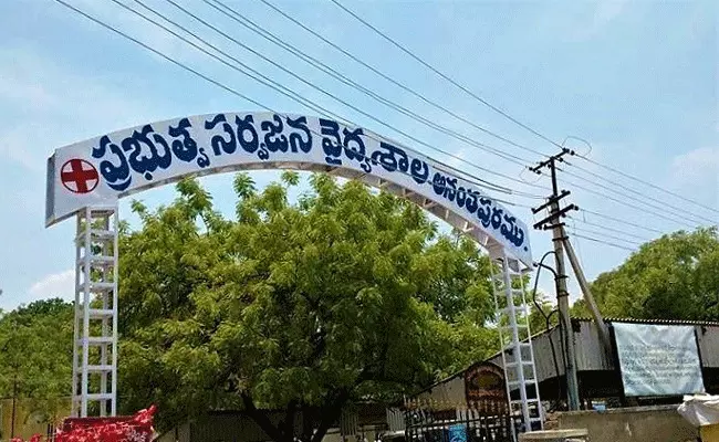 Anantapur: టీడీపీ మహిళా నేతపై వైసీపీ వేధింపులు.. భరించలేక ఆత్మహత్యాయత్నం.. Anantapur: టీడీపీ మహిళా నేతపై వైసీపీ వేధింపులు.. భరించలేక ఆత్మహత్యాయత్నం..