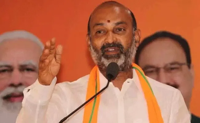 Bandi Sanjay : బీజేపీలోకి మరో కాంగ్రెస్ కీలక నేత.. ప్రకటించిన బండి సంజయ్.. Bandi Sanjay : బీజేపీలోకి మరో కాంగ్రెస్ కీలక నేత.. ప్రకటించిన బండి సంజయ్..