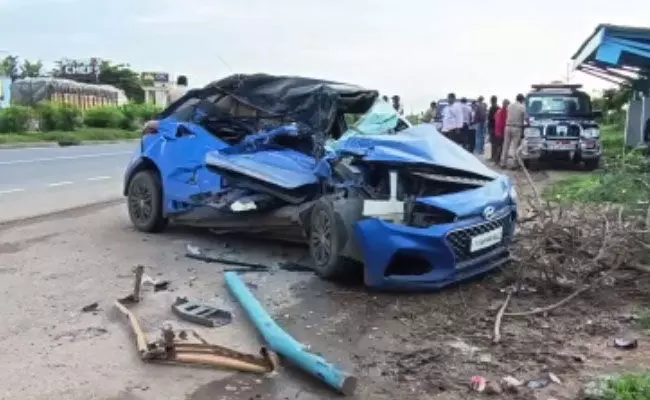 Road Accident: కర్నూలు జిల్లాలో ఘోర రోడ్డు ప్రమాదం.. ముగ్గురు మృతి Road Accident: కర్నూలు జిల్లాలో ఘోర రోడ్డు ప్రమాదం.. ముగ్గురు మృతి