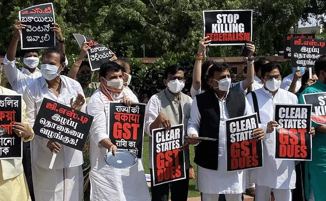 Parliament : పార్లమెంటు ఆవరణలో విపక్షాల నిరసన.. ధరలను తగ్గించాలని ప్లకార్డుల ప్రదర్శన Parliament : పార్లమెంటు ఆవరణలో విపక్షాల నిరసన.. ధరలను తగ్గించాలని ప్లకార్డుల ప్రదర్శన