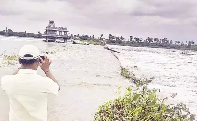 Musi River : యాదాద్రిలో ఉగ్రరూపం దాల్చుతున్న మూసి..