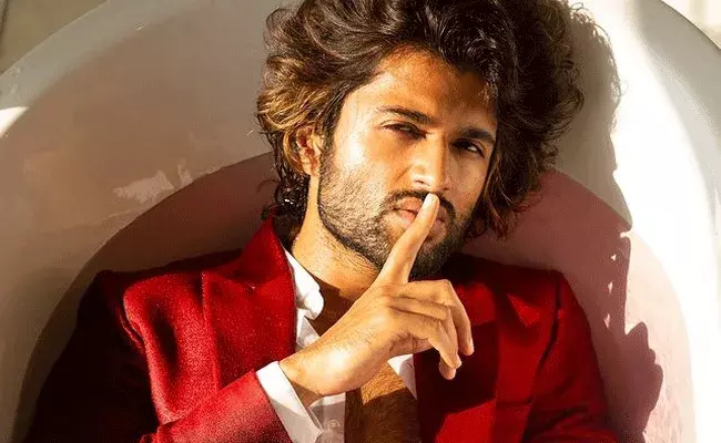 Vijay Devarakonda : ఆ విషయం అప్పుడే చెప్తా : విజయ దేవరకొండ Vijay Devarakonda : ఆ విషయం అప్పుడే చెప్తా : విజయ దేవరకొండ
